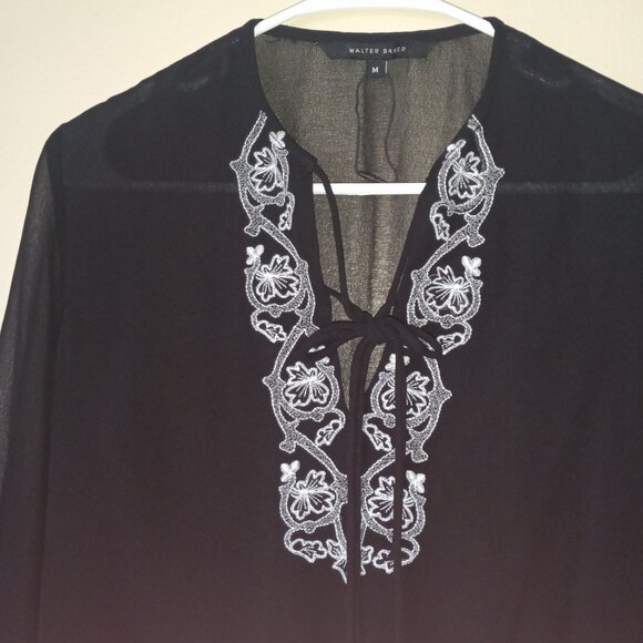 WALTER BAKER Black Sheer Top with White Decorative Accent Women's M - Picture 3 of 7